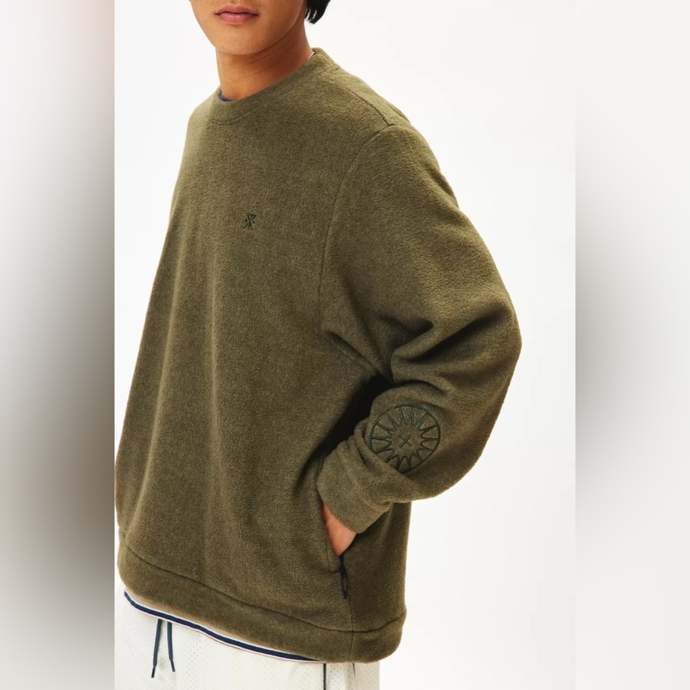 Urban Outfitters Roark JT Polar Fleece Crew Neck Sweatshirt